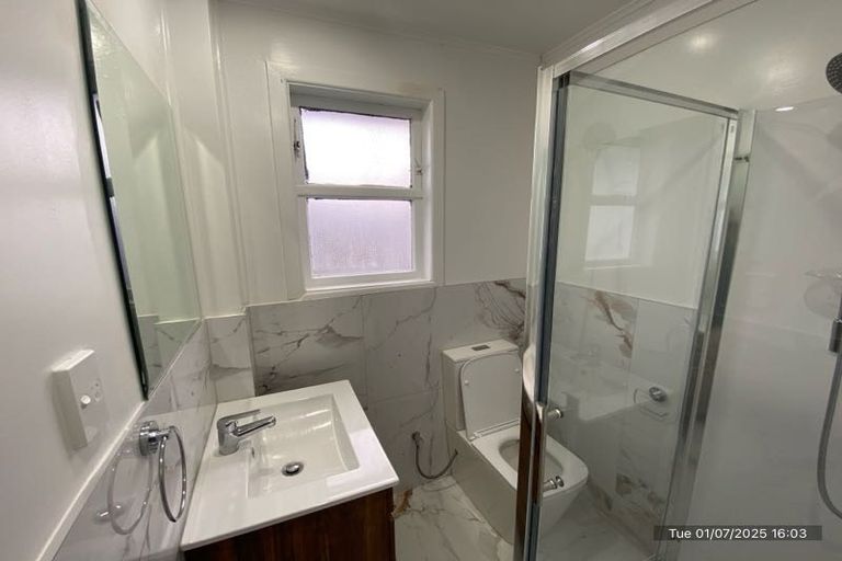 Photo of property in 64 Arimu Road, Papakura, 2110