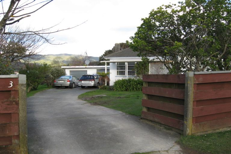 Photo of property in 3 Davis Grove, Wainuiomata, Lower Hutt, 5014