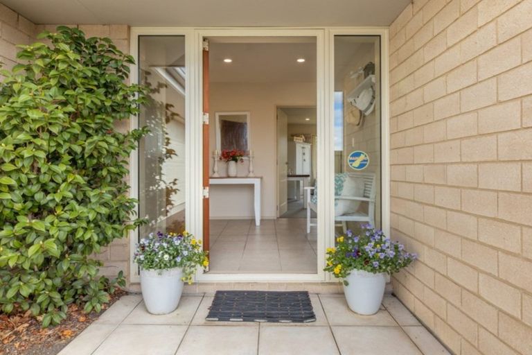 Photo of property in 10 Harrys Way, Redwood, Christchurch, 8051