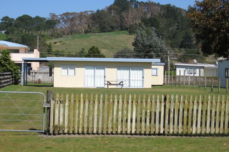 Photo of property in 16 Banks Street, Cooks Beach, Whitianga, 3591