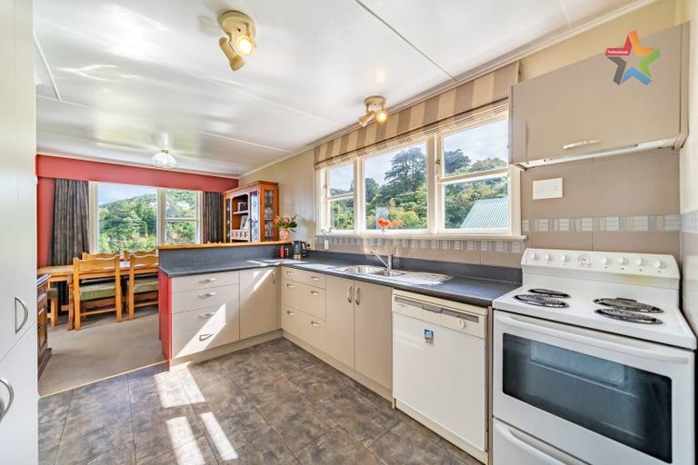 Photo of property in 35 Normandale Road, Normandale, Lower Hutt, 5010