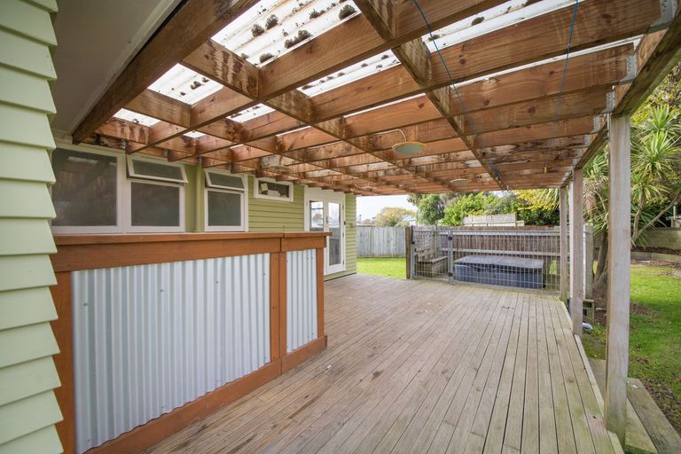 Photo of property in 8 Bradford Place, Awapuni, Palmerston North, 4412