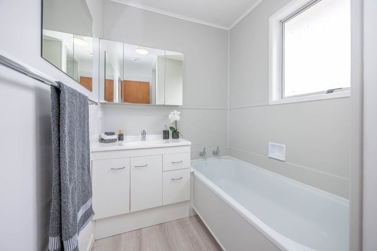 Photo of property in 35 Karen Crescent, Dinsdale, Hamilton, 3204