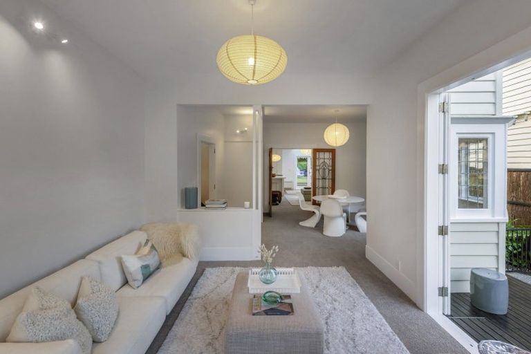 Photo of property in 8 Glen Road, Kelburn, Wellington, 6012