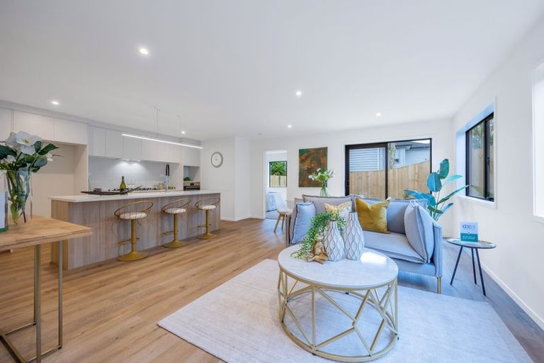 Photo of property in 1/5 Marsh Avenue, Forrest Hill, Auckland, 0620