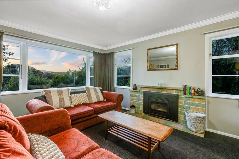 Photo of property in 15 Mana View Road, Paremata, Porirua, 5026
