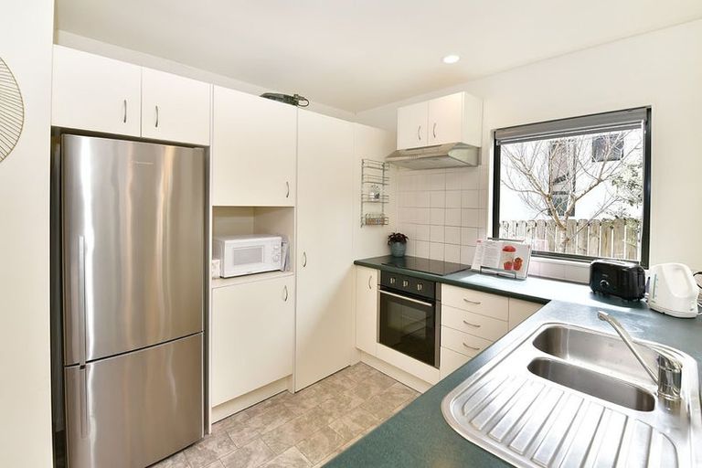 Photo of property in 13b Sunnydale Place, Oteha, Auckland, 0632