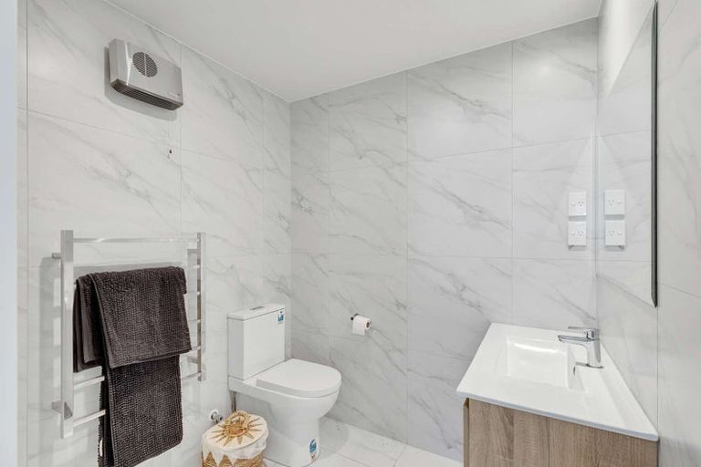 Photo of property in 9/60 Kelman Road, Kelston, Auckland, 0602