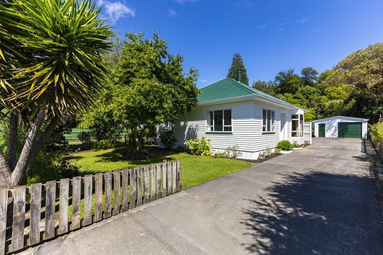 Photo of property in 24 Great North Road, Waipawa, 4210