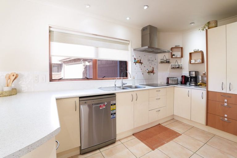 Photo of property in 66d Waimumu Road, Massey, Auckland, 0614