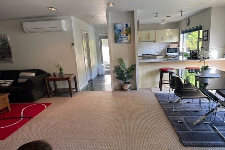 Photo of property in 2/17 Blackbridge Road, Wadestown, Wellington, 6012
