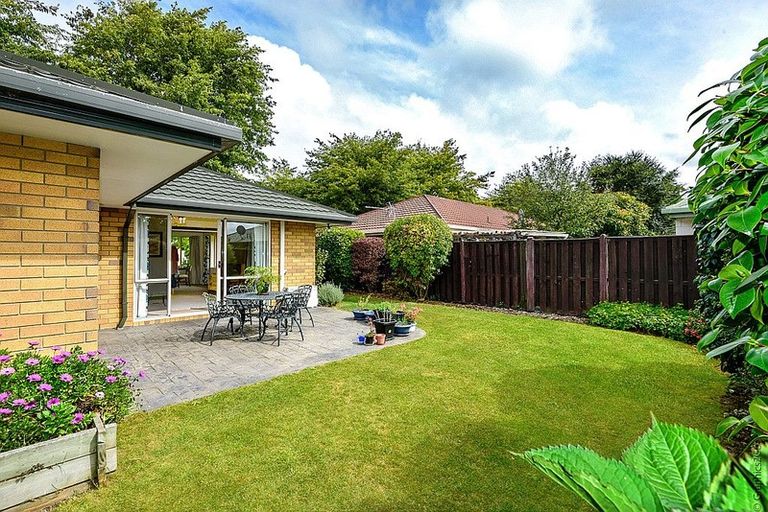 Photo of property in 21 Villa Grove, Ilam, Christchurch, 8041