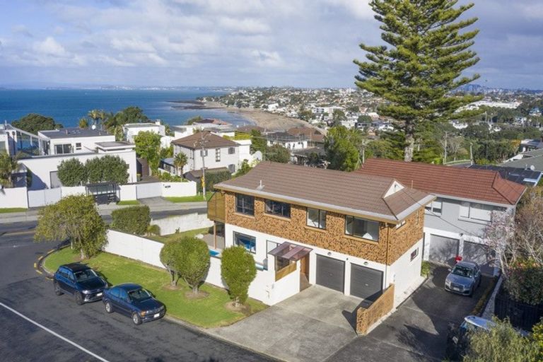 Photo of property in 1/32 Beach Road, Castor Bay, Auckland, 0620
