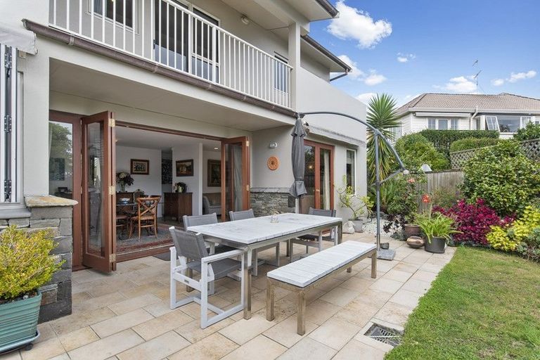 Photo of property in 2/6 Crete Avenue, Milford, Auckland, 0620