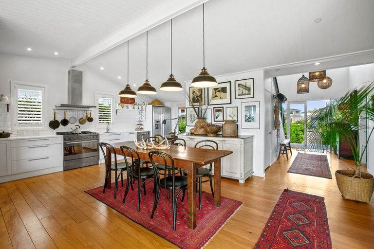 Photo of property in 7 Linda Street, Oakura, 4314