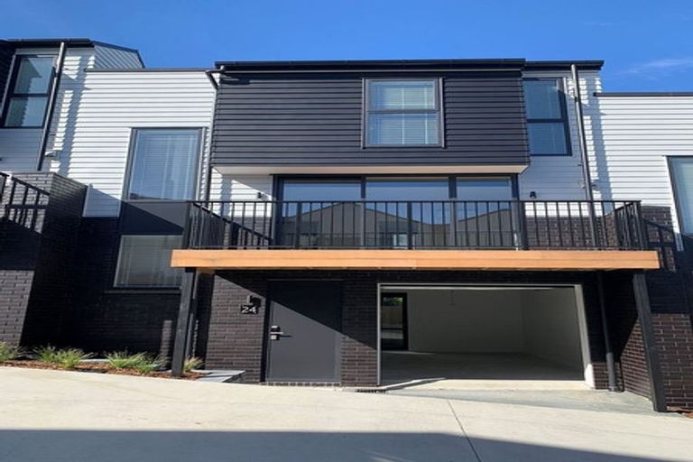 Photo of property in 24 Panoni Lane, Howick, Auckland, 2014