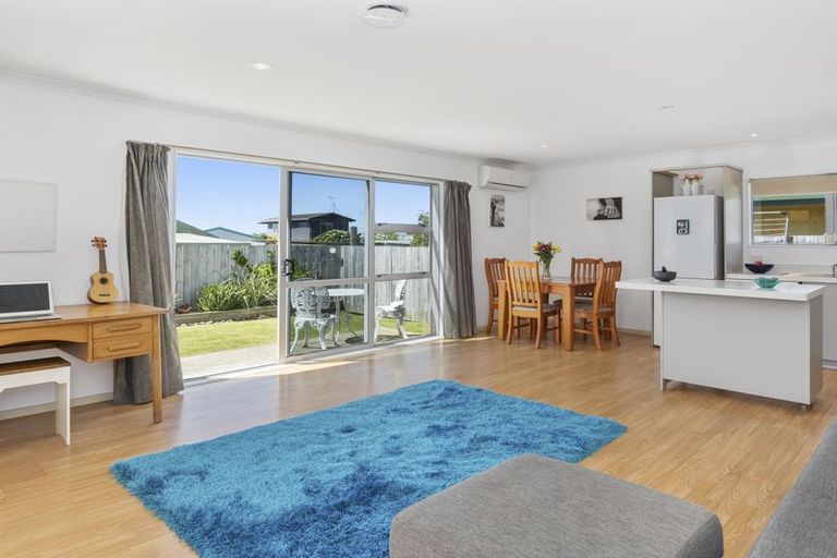 Photo of property in 27a Simpson Road, Papamoa Beach, Papamoa, 3118