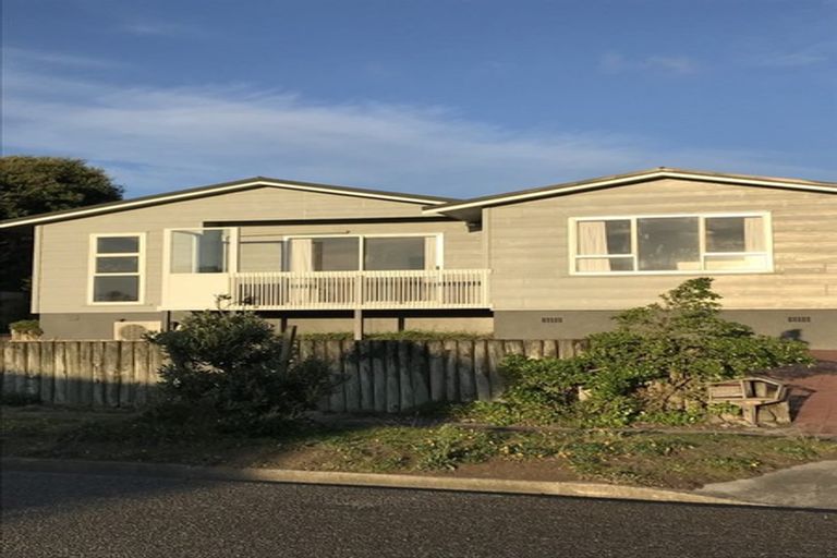 Photo of property in 7 Ara Kuaka, Waikanae Beach, Waikanae, 5036