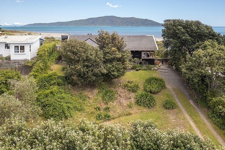 Photo of property in 41 Field Way, Waikanae Beach, Waikanae, 5036