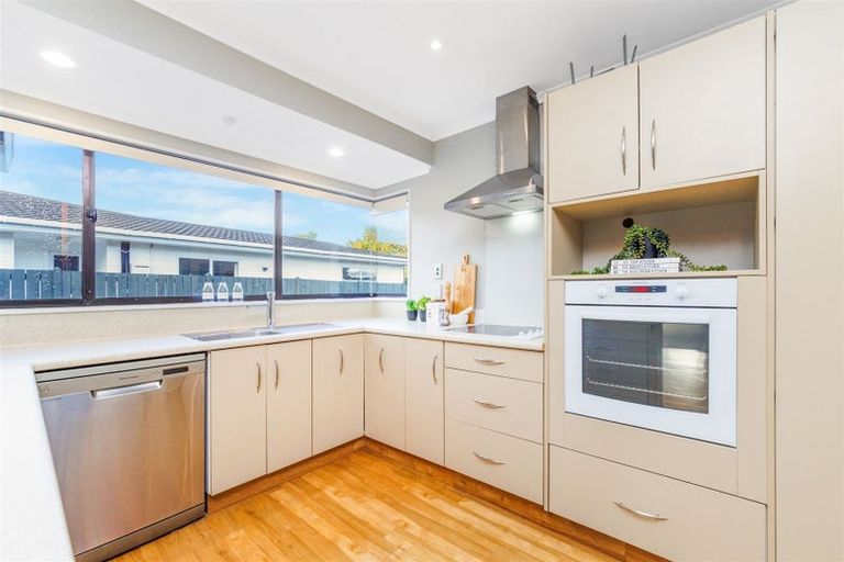 Photo of property in 100 John F Kennedy Drive, Milson, Palmerston North, 4414