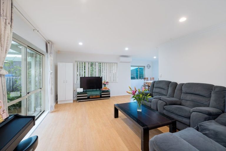 Photo of property in 17 Greenberry Drive, Ranui, Auckland, 0612