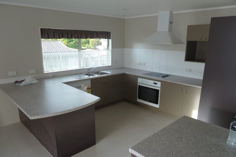 Photo of property in 68a Awaroa Road, Sunnyvale, Auckland, 0612