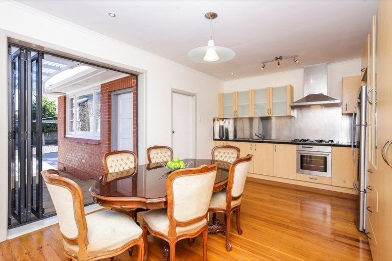Photo of property in 25 Bolton Street, Blockhouse Bay, Auckland, 0600