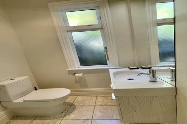 Photo of property in 7 Paisley Terrace, Karori, Wellington, 6012