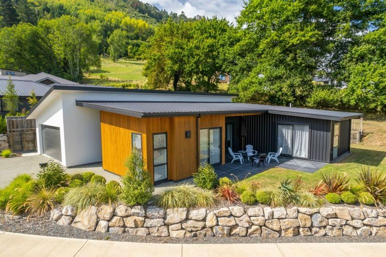 Photo of property in 2 Grampian Oaks Lane, Nelson South, Nelson, 7010