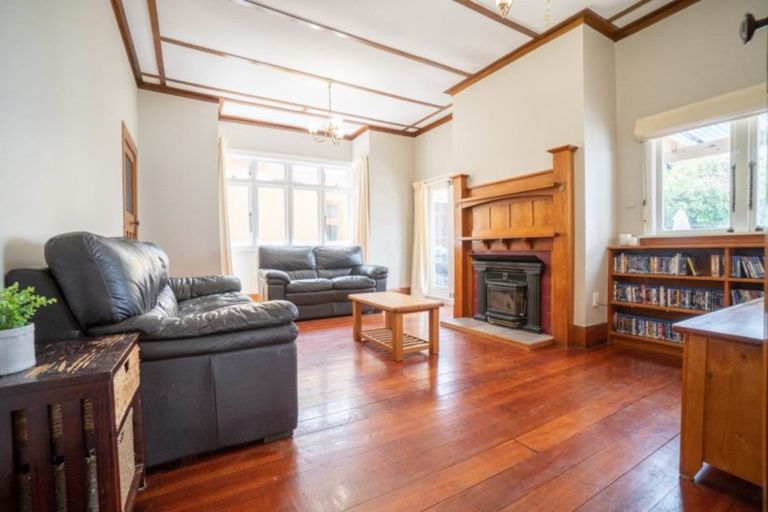 Photo of property in 19 Kingswood Street, Takaro, Palmerston North, 4412