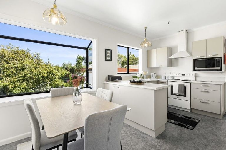 Photo of property in 32 Mexted Terrace, Tawa, Wellington, 5028