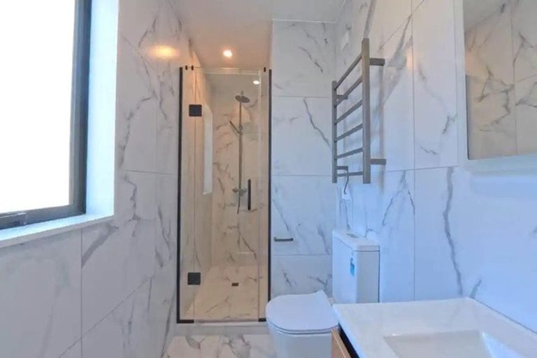 Photo of property in 7c Titirangi Road, New Lynn, Auckland, 0600