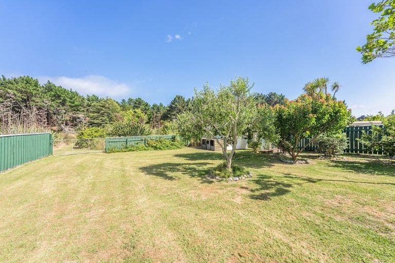 Photo of property in 28 Drake Street, Waikawa Beach, Levin, 5573