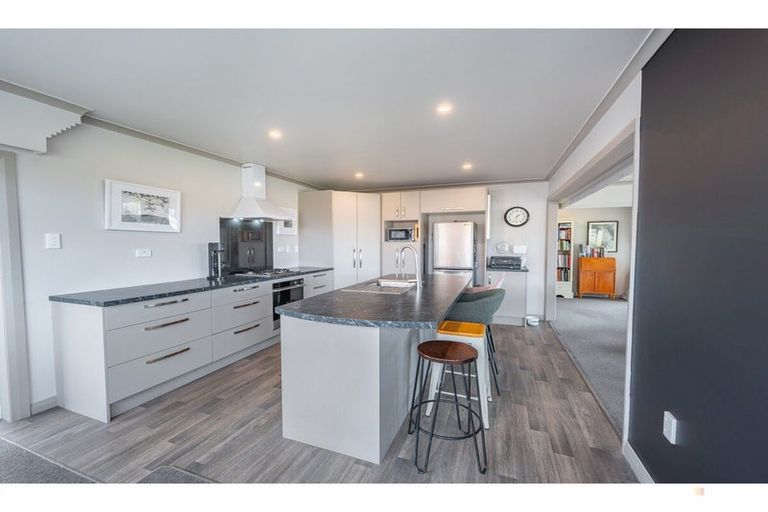 Photo of property in 30 Timaru Road, Waimate, 7924