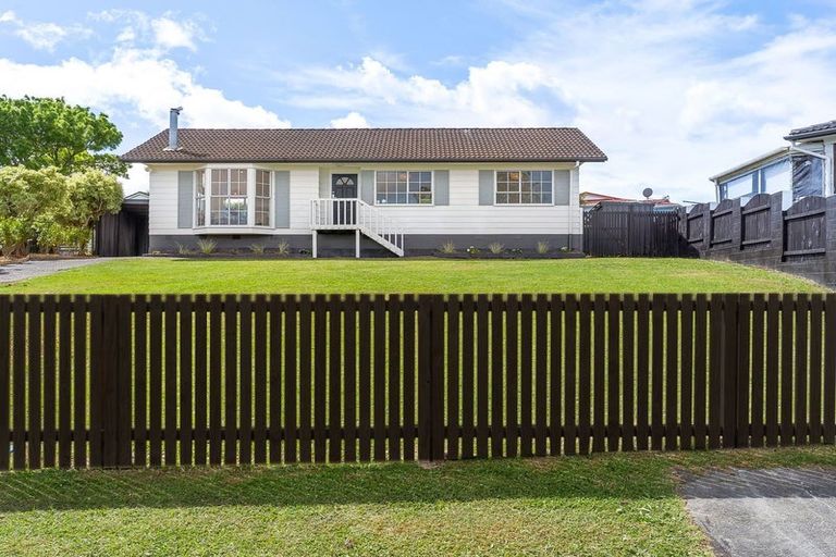 Photo of property in 5 Moxham Grove, Massey, Auckland, 0614