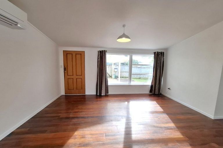 Photo of property in 2/2 Lansdowne Street, Bayswater, Auckland, 0622