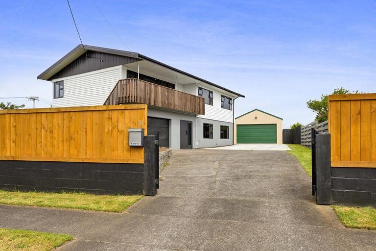Photo of property in 35 Collins Street, Hawera, 4610