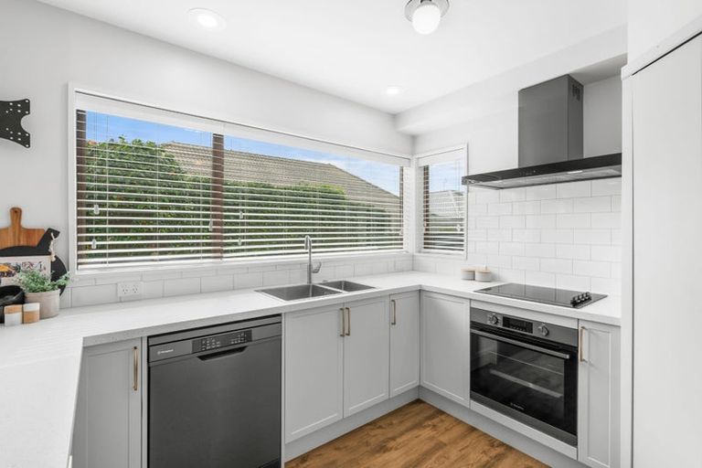 Photo of property in 6 Westgrove Avenue, Avonhead, Christchurch, 8042