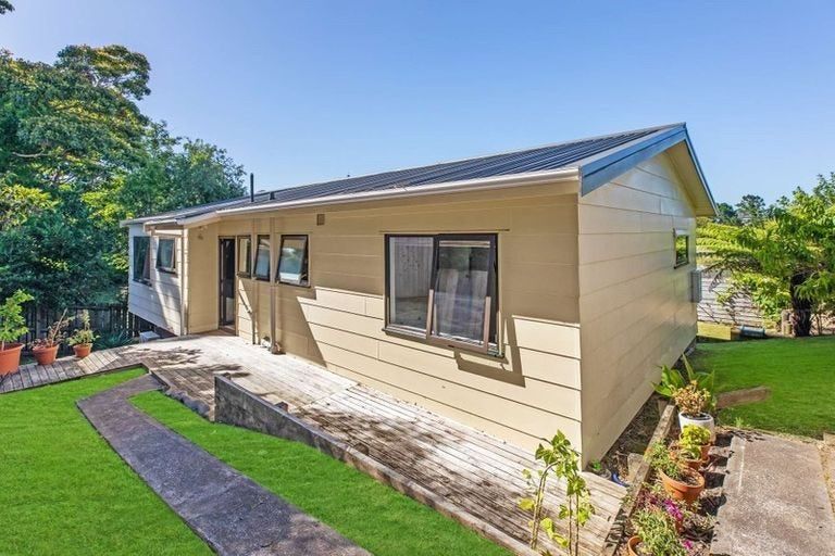 Photo of property in 1/6 Nielsen Place, Massey, Auckland, 0614