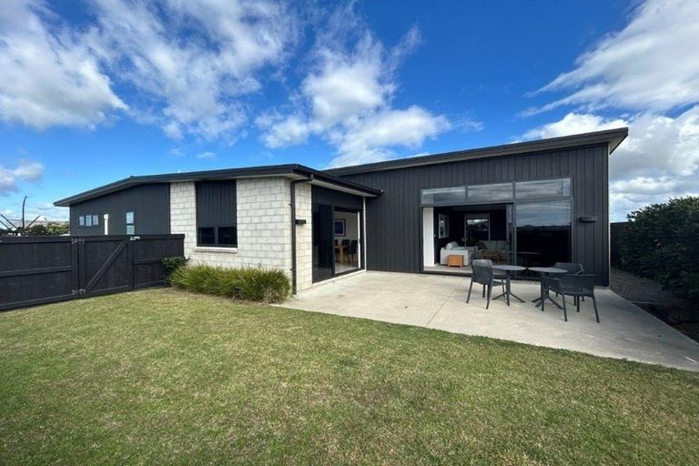 Photo of property in 2 Franks Way, Papamoa Beach, Papamoa, 3118