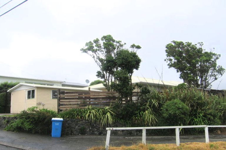 Photo of property in 16 Huntingdon Street, Northland, Wellington, 6012