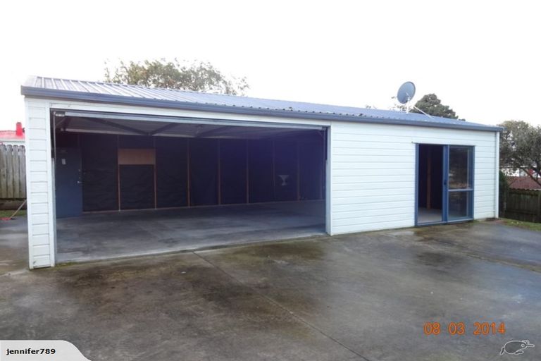 Photo of property in 2 Christmas Road, Manurewa, Auckland, 2102