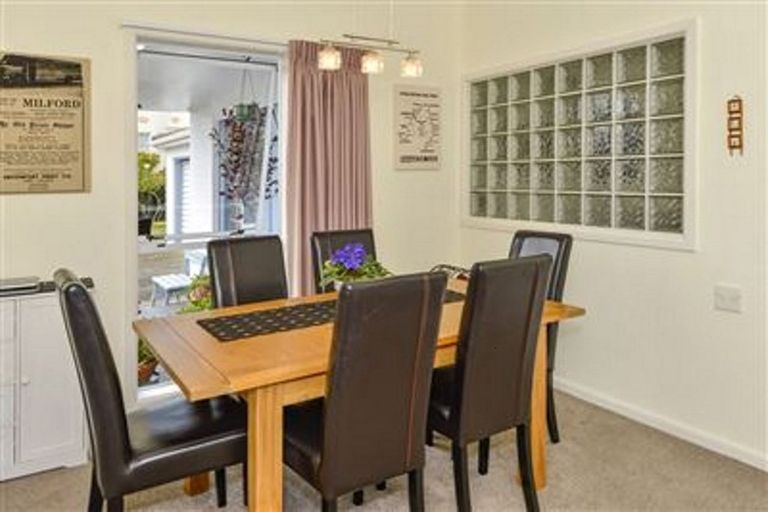 Photo of property in 11 Otakau Road, Milford, Auckland, 0620