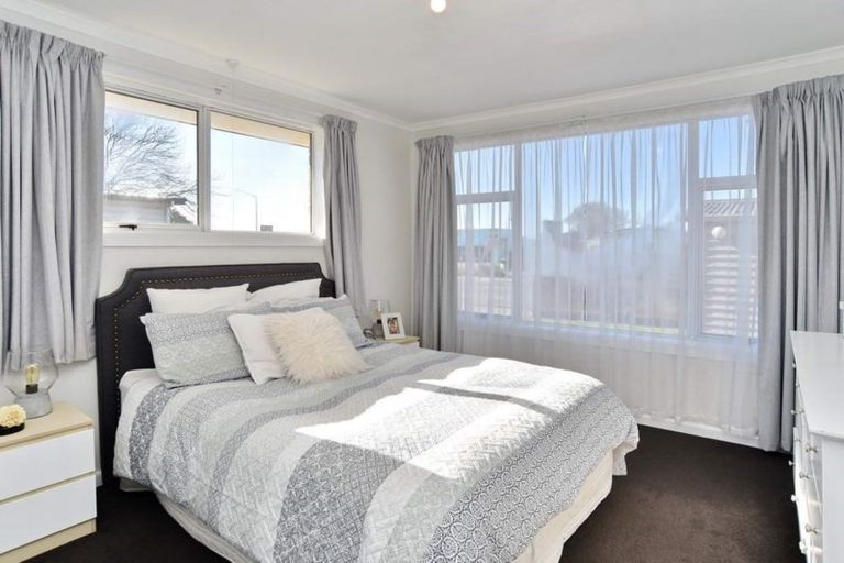 Photo of property in 735 Main North Road, Belfast, Christchurch, 8051