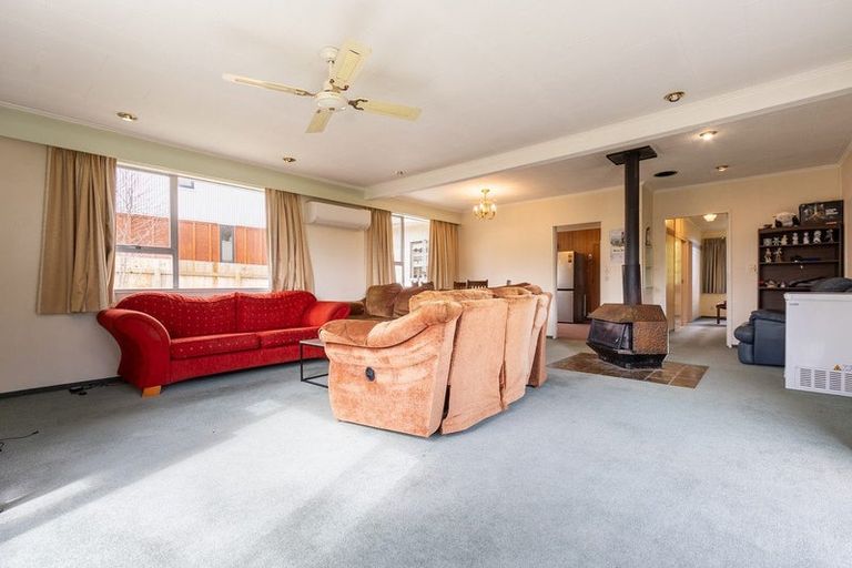 Photo of property in 18 Utauta Street, Waikanae, 5036