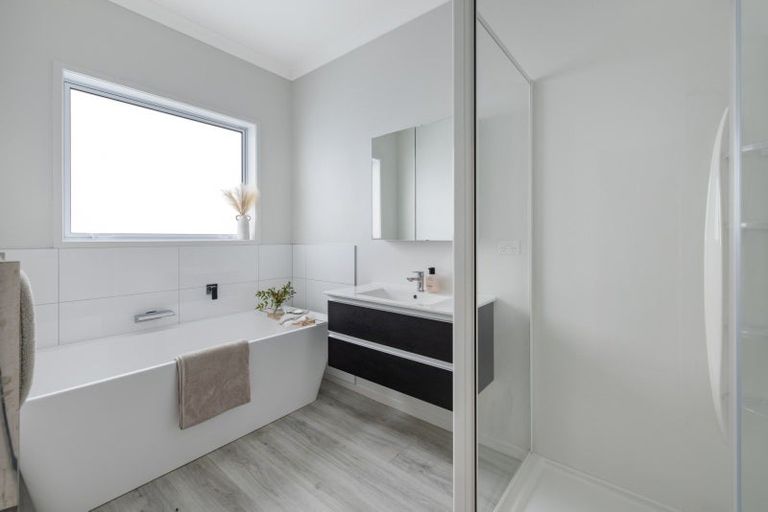 Photo of property in 74d Walter Henry Drive, Omanawa, Tauranga, 3171