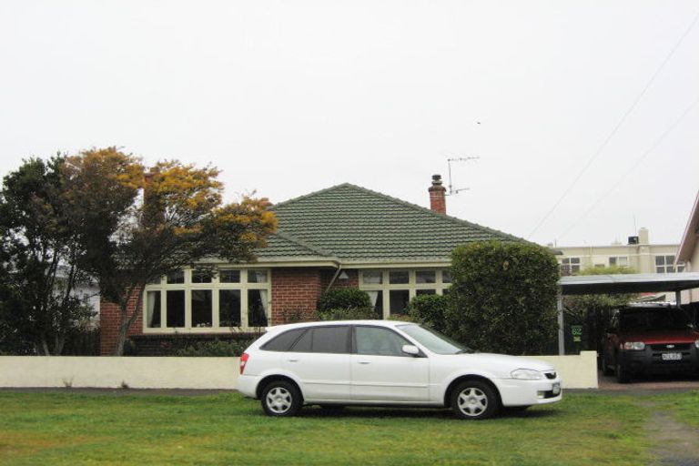Photo of property in 62 Royal Crescent, Saint Kilda, Dunedin, 9012