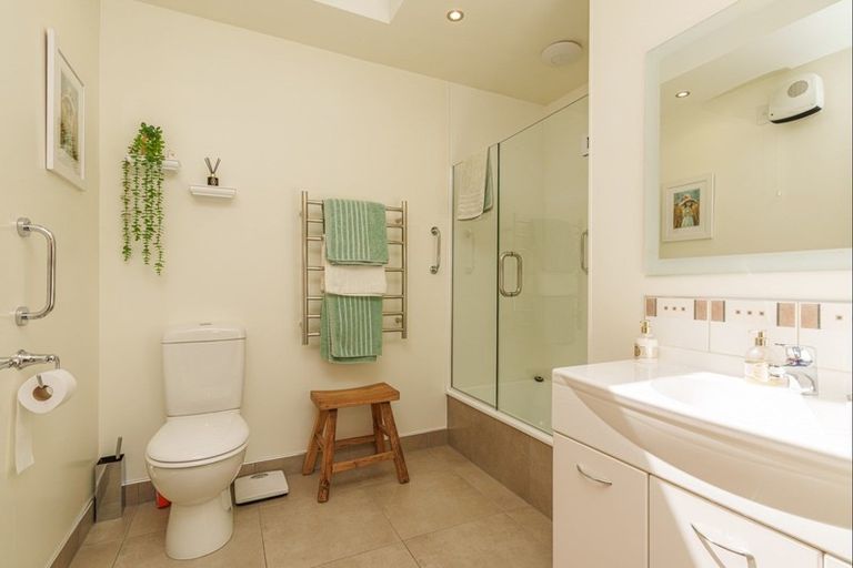 Photo of property in 22 Hood Crescent, Arrowtown, 9302