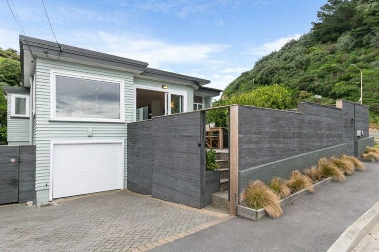 Photo of property in 77 Mantell Street, Seatoun, Wellington, 6022