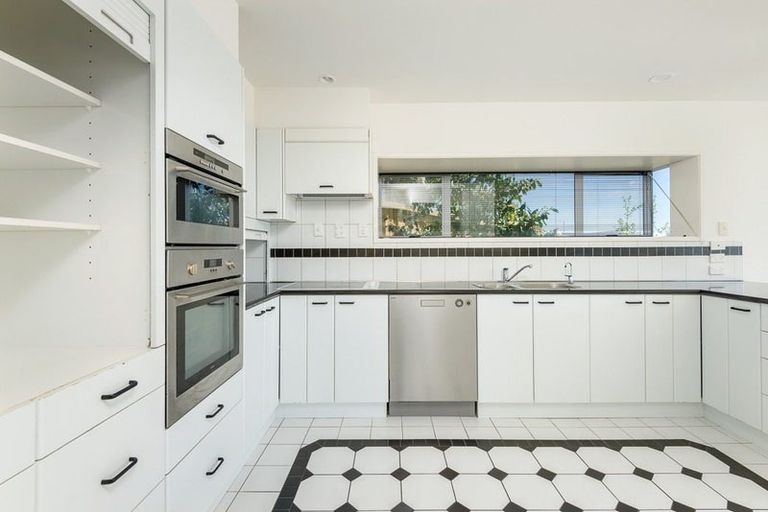 Photo of property in 1/2a Cracroft Terrace, Cashmere, Christchurch, 8022